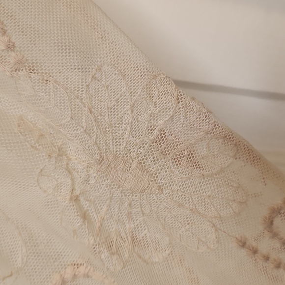 Dressbarn Women's Champagne Embroidered Floral Lace Blouse Size S - Picture 11 of 16